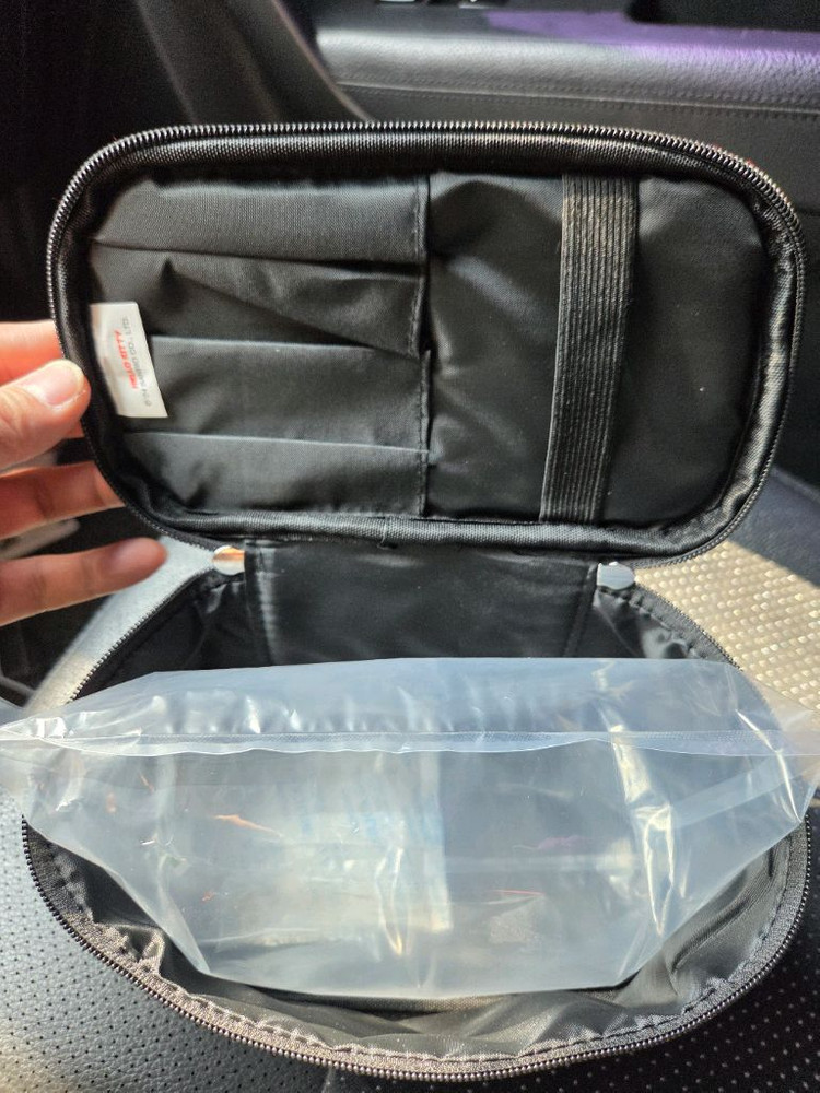 (마지막 한개)산리오 헬로키티 블랙 파우치,피크닉, 화장품 가방 이미지