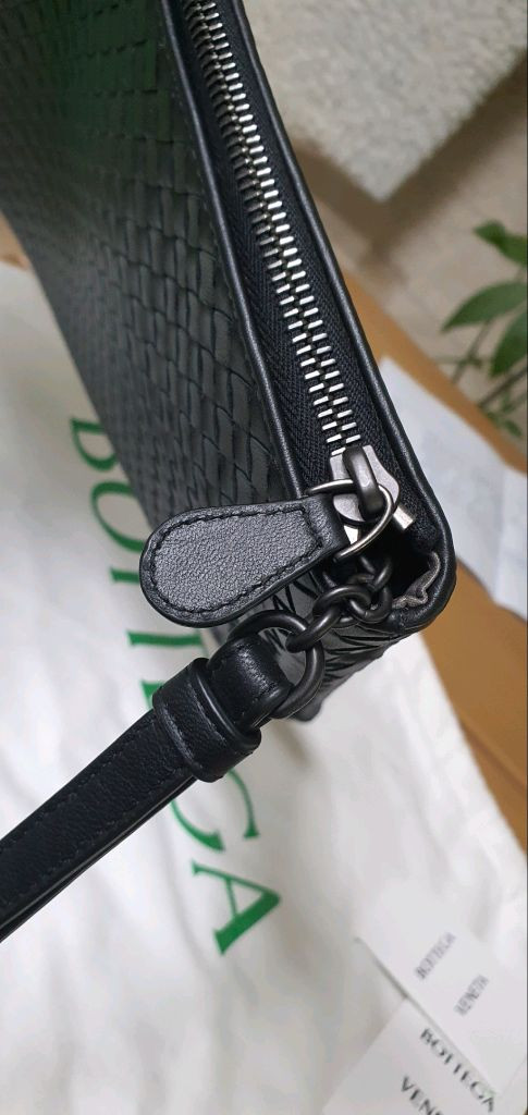 (미사용)보테가베네타 클러치백 라지 새상품급 정품(영수증O)구찌프라다루이비통디올고야드샤넬셀린느생로랑발렌시아가가방 이미지