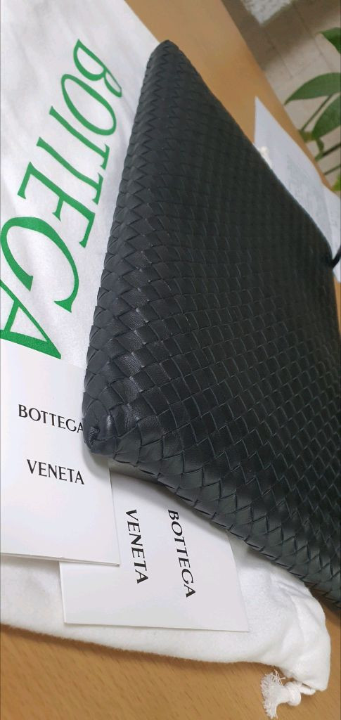 (미사용)보테가베네타 클러치백 라지 새상품급 정품(영수증O)구찌프라다루이비통디올고야드샤넬셀린느생로랑발렌시아가가방 이미지