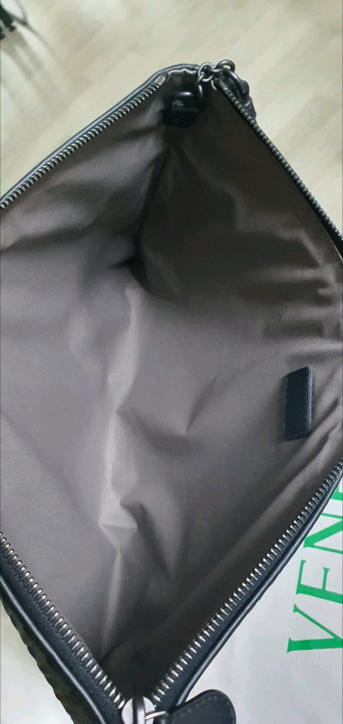 (미사용)보테가베네타 클러치백 라지 새상품급 정품(영수증O)구찌프라다루이비통디올고야드샤넬셀린느생로랑발렌시아가가방 이미지