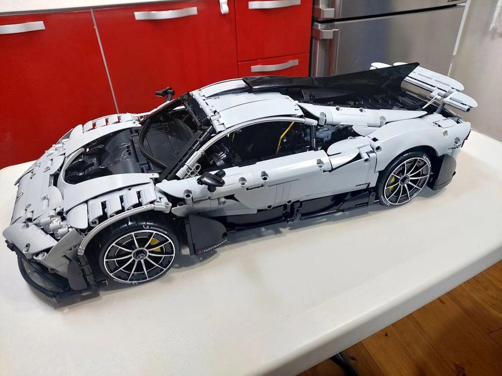 카다 C61503 1:8 AMG ONE 완성품 + 아크릴케이스(새제품) 팝니다 이미지
