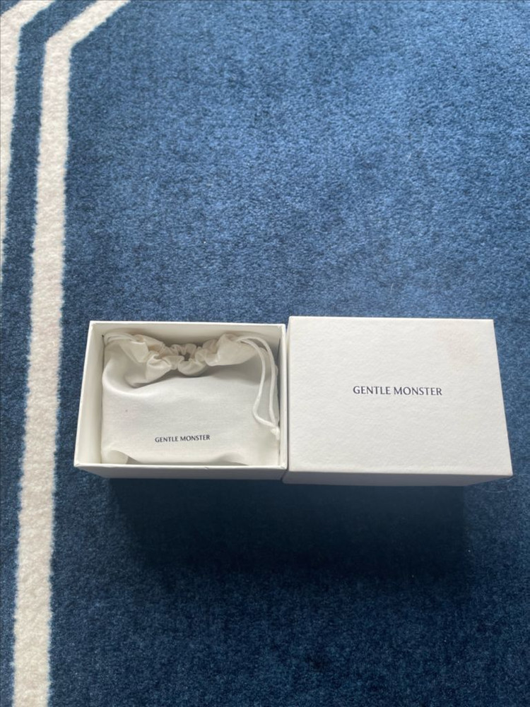 [한정판/완판] 젠틀몬스터 밀키웨이 카리나 착용 무렌즈 안경 (단순개봉 미사용) 이미지