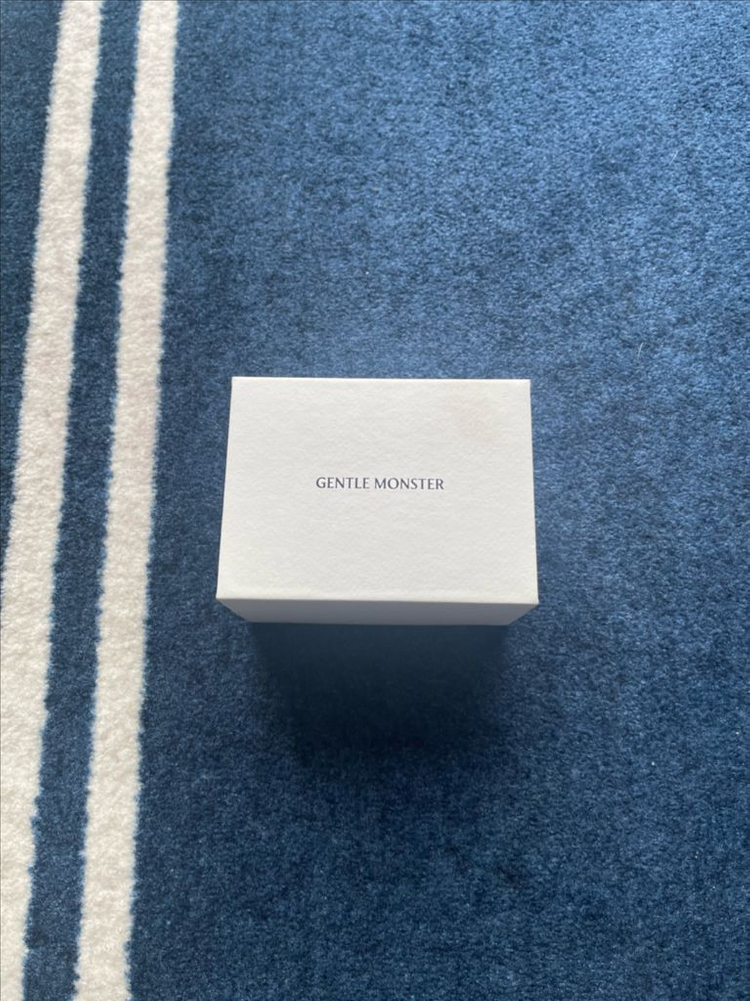 [한정판/완판] 젠틀몬스터 밀키웨이 카리나 착용 무렌즈 안경 (단순개봉 미사용) 이미지