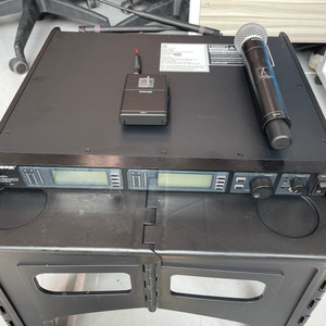 SHURE / UR4D+ 무선 마이크 시스템 세트 이미지