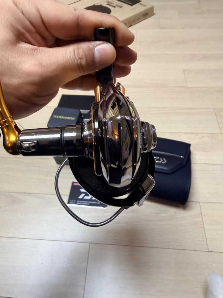 다이와정공 토너먼트 3000XH LBD 릴 팝니다 이미지