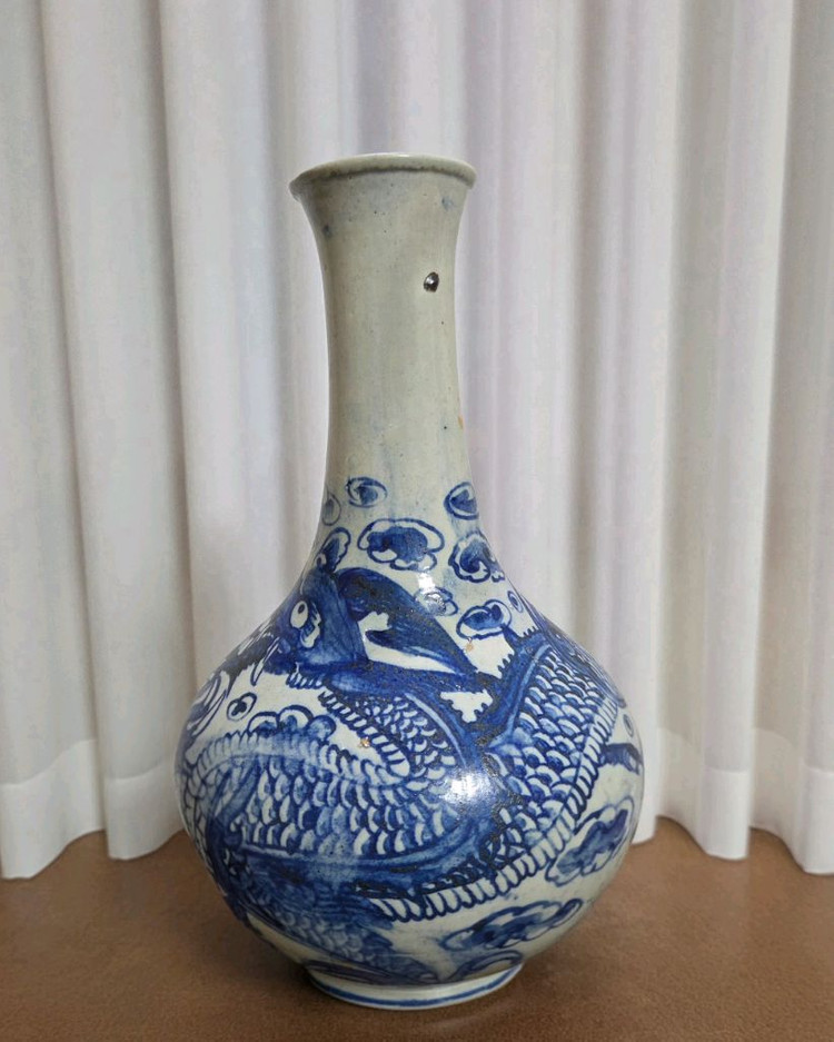 대구골동품 조선말기 관요사기 청화백자 운용문주병 이미지