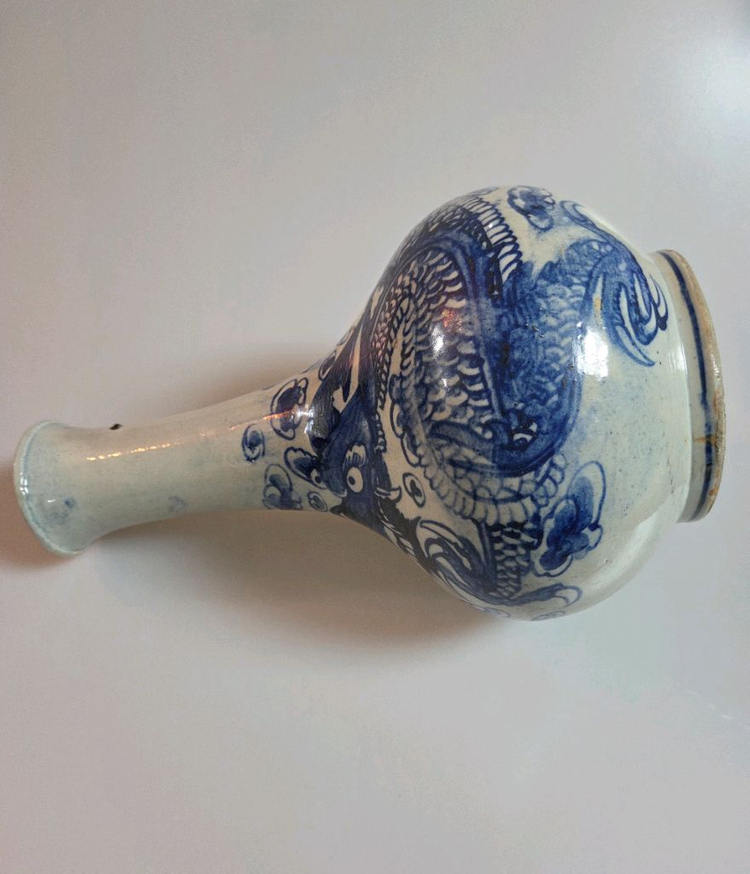 대구골동품 조선말기 관요사기 청화백자 운용문주병 이미지