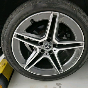 벤츠 amg 19인치휠과 타이어 정품 이미지