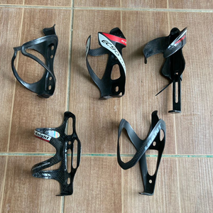 자전거용 물통케이지 카본케이지 토픽 닌자케이지 물병거치대. 필요하시면 볼트도 챙겨드립니다. 이미지