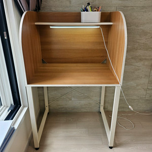 독서실 책상 LED 조명 스탠딩 데스크 이미지