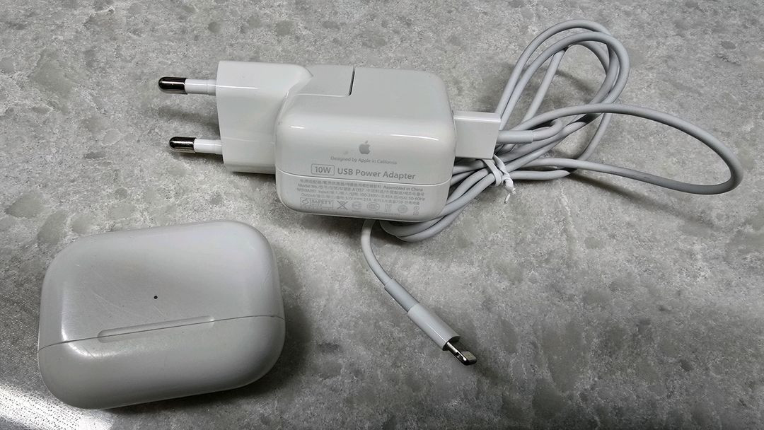 애플 정품 에어팟 프로 충전 케이스 A2700 + 10W 충전기 8핀케이블 이미지