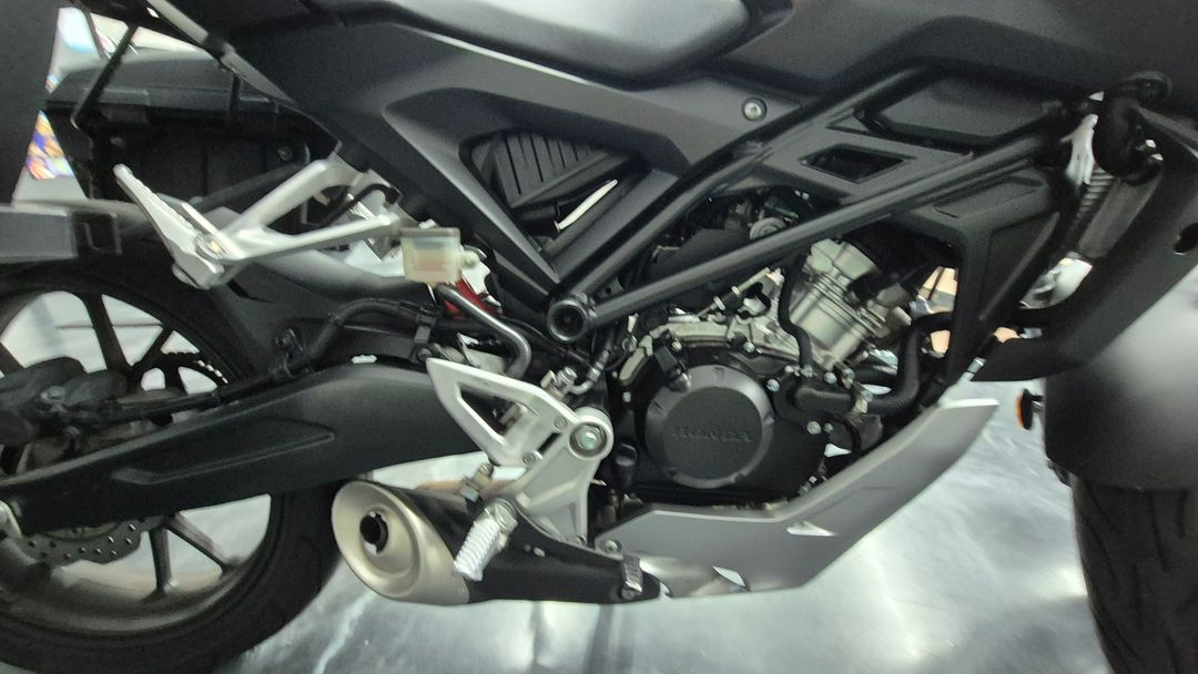 [판매완료] 혼다 CB125R(베스트 셀러) CB-125R 블랙 오토바이 입문용, 출퇴근용 이미지