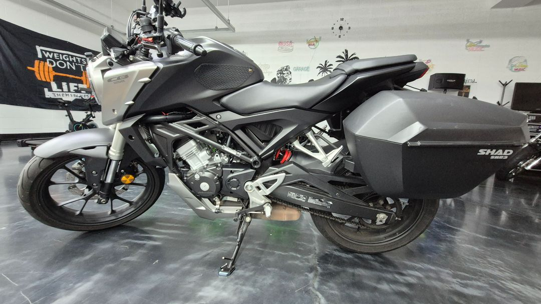 [판매완료] 혼다 CB125R(베스트 셀러) CB-125R 블랙 오토바이 입문용, 출퇴근용 이미지