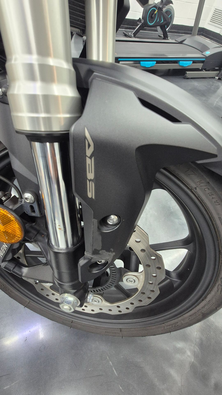 [판매완료] 혼다 CB125R(베스트 셀러) CB-125R 블랙 오토바이 입문용, 출퇴근용 이미지