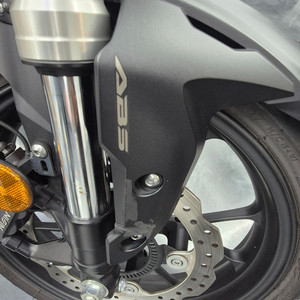 [판매완료] 혼다 CB125R(베스트 셀러) CB-125R 블랙 오토바이 입문용, 출퇴근용 이미지