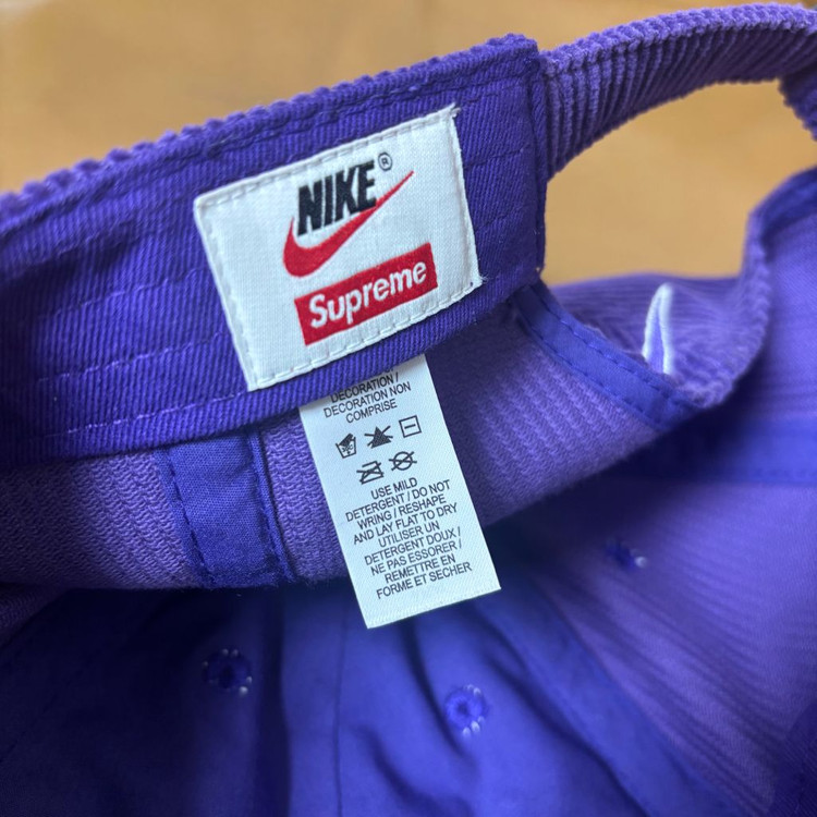 슈프림 나이키 6패널 볼캡 모자 아크 로고 코듀로이 퍼플 이미지