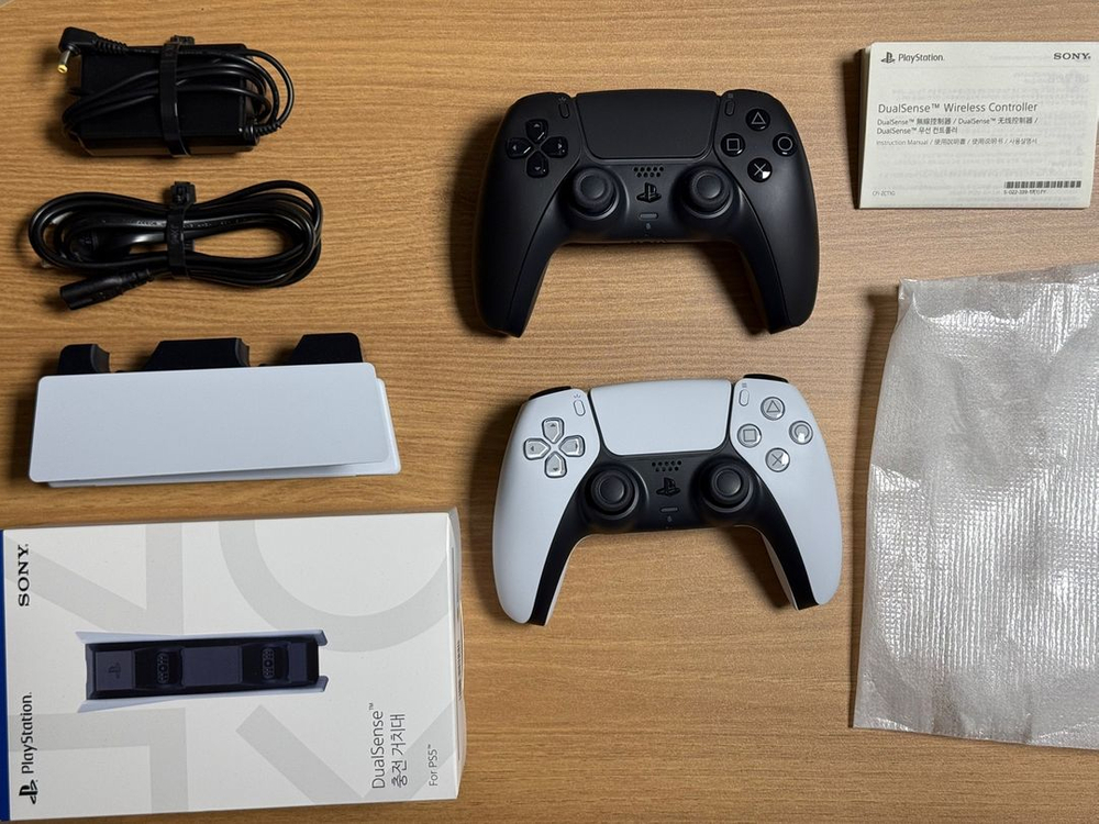 PS5 듀얼센스&충전 거치대(개별판매 가능) 이미지