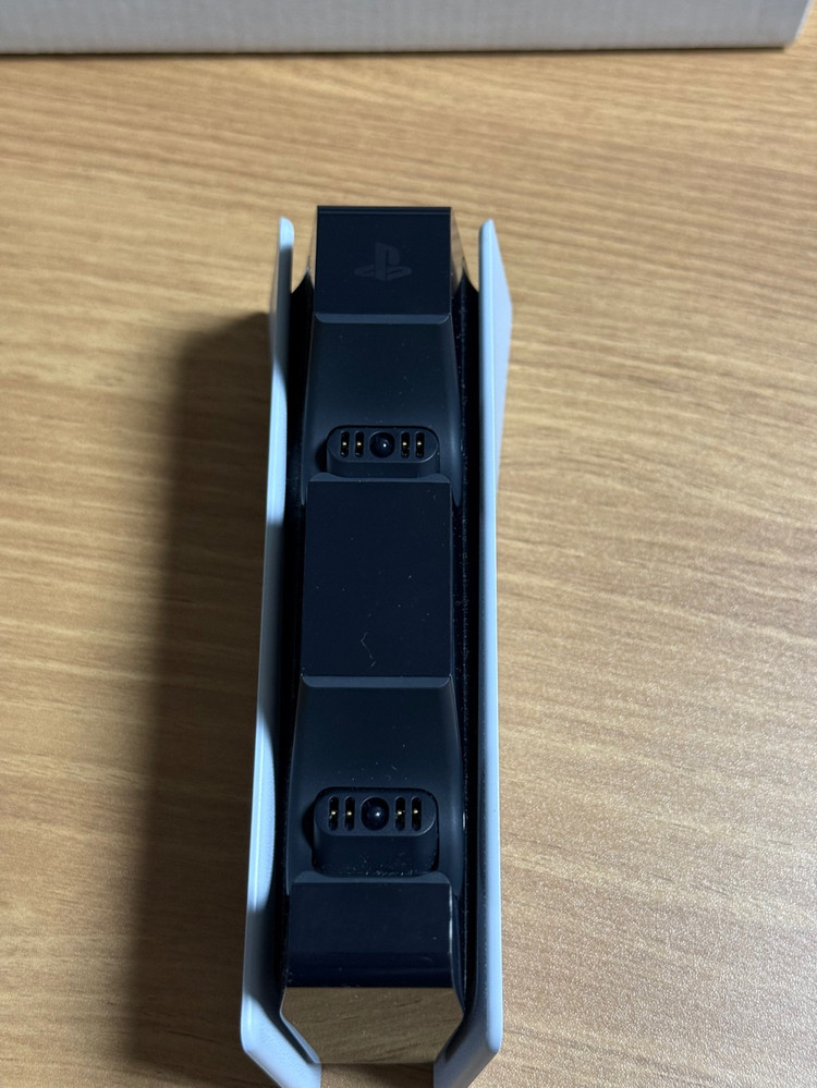 PS5 듀얼센스&충전 거치대(개별판매 가능) 이미지