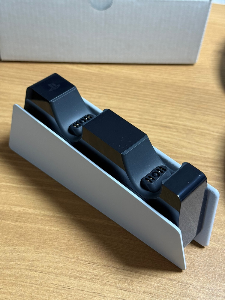 PS5 듀얼센스&충전 거치대(개별판매 가능) 이미지