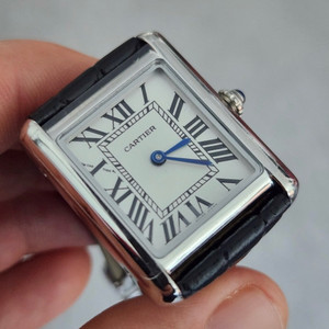 까르띠에 탱크 워치 이미지