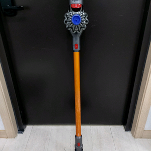 다이슨 v8 무선청소기 이미지