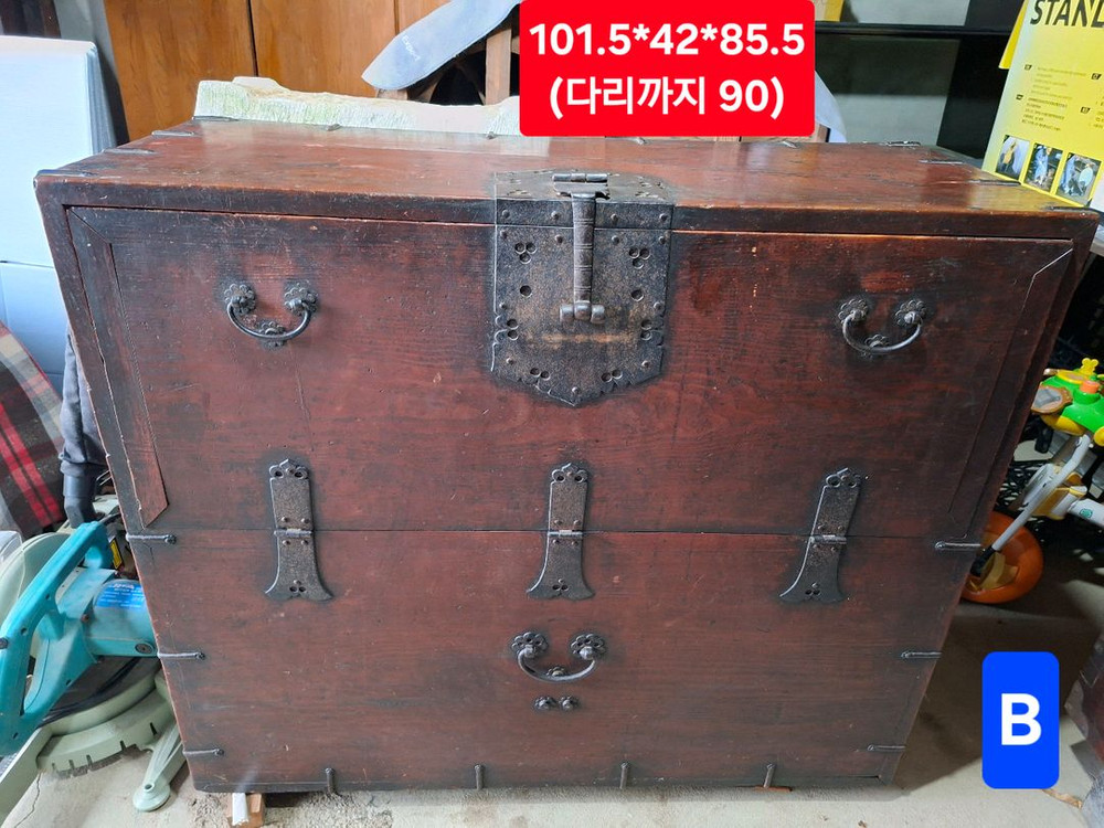 옛 반닫이 고가구 이미지