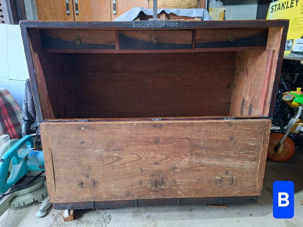 옛 반닫이 고가구 이미지