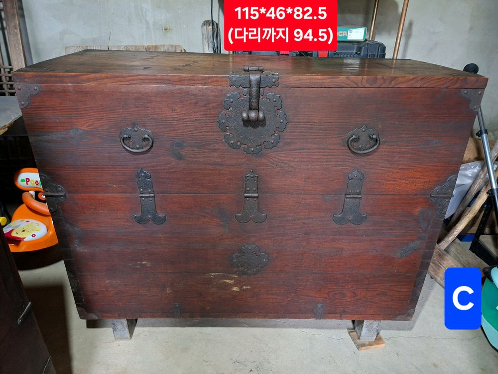 옛 반닫이 고가구 이미지