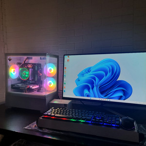 게이밍 컴퓨터 세트팝니다 롤.서든.피파.오버워치.발로란트.피시.PC.포토샵.리니지.스팀. 이미지