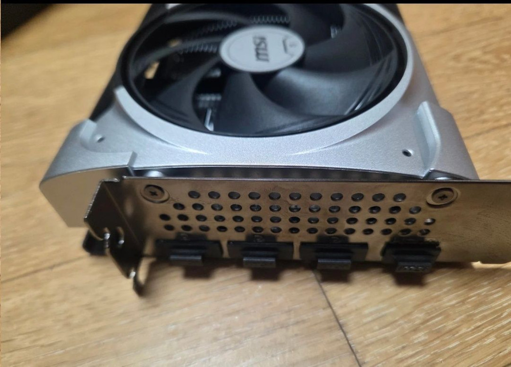 RTX 5060 Ti 16gb 이미지
