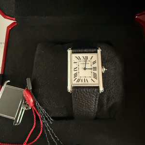 까르띠에 탱크 머스트 라지 판매합니다. 이미지