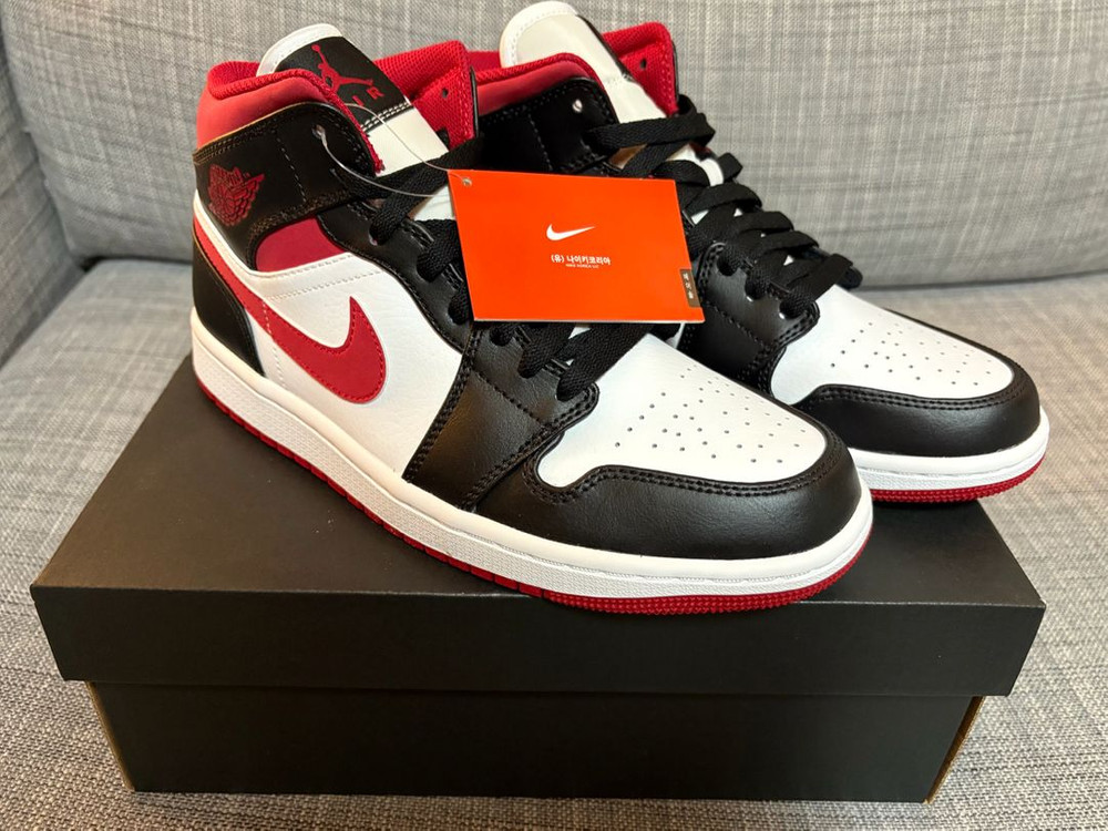 나이키 조던1 미드 짐레드 블랙 화이트 이미지