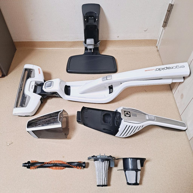 정상작동 일렉트로룩스 무선청소기 배터리47분 화이트 2in1 스틱+핸디형 이미지