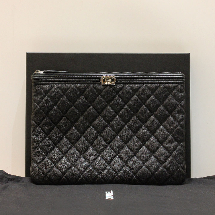 [명품다올동래] 샤넬 캐비어 보이 뉴미듐 클러치 29번대 A84406 이미지