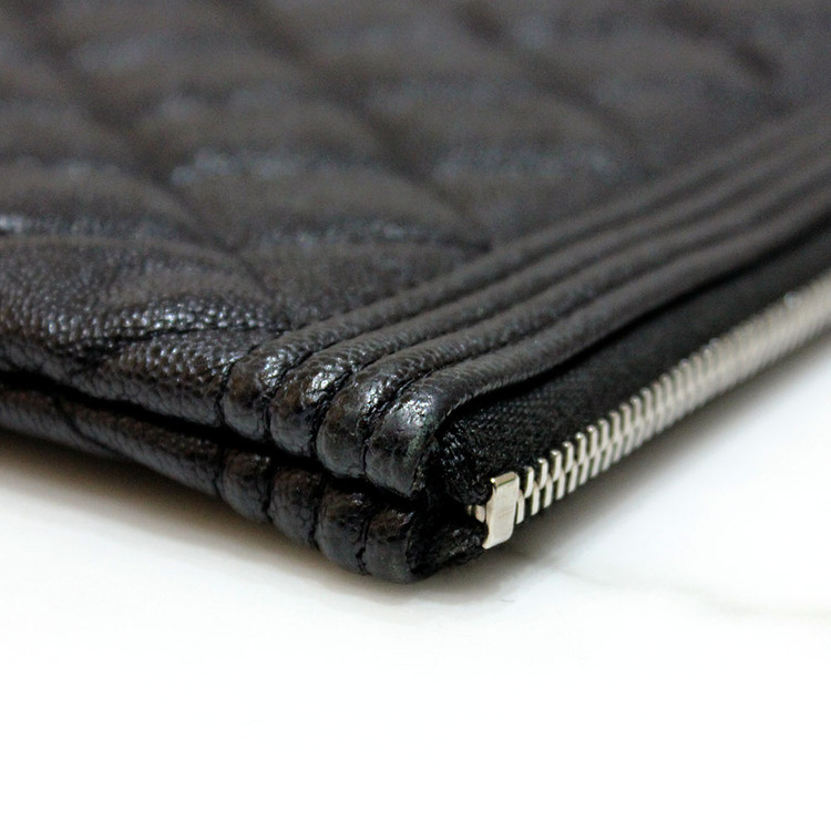 [명품다올동래] 샤넬 캐비어 보이 뉴미듐 클러치 29번대 A84406 이미지