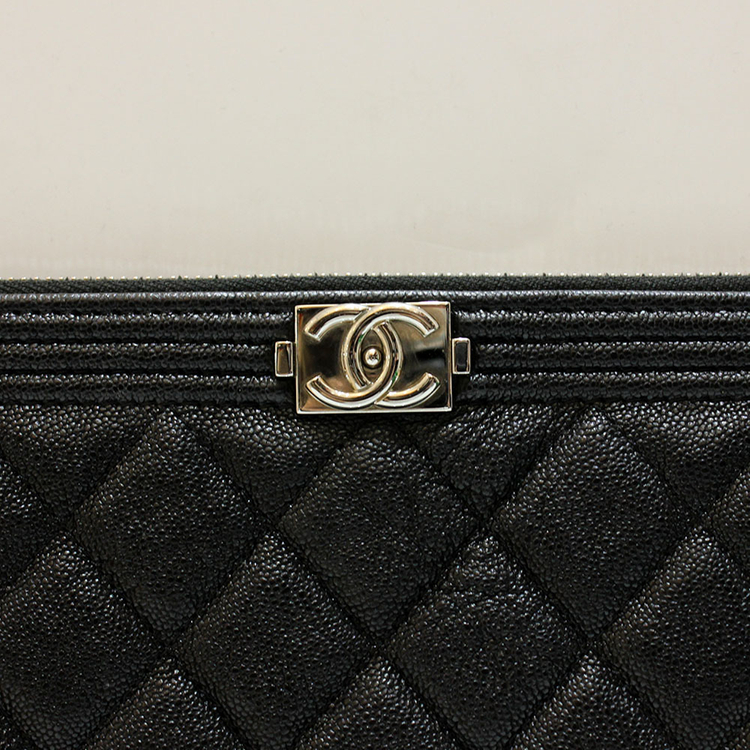 [명품다올동래] 샤넬 캐비어 보이 뉴미듐 클러치 29번대 A84406 이미지