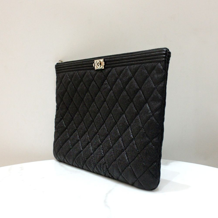 [명품다올동래] 샤넬 캐비어 보이 뉴미듐 클러치 29번대 A84406 이미지