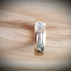 18k 골드 다이아몬드 반지 이미지