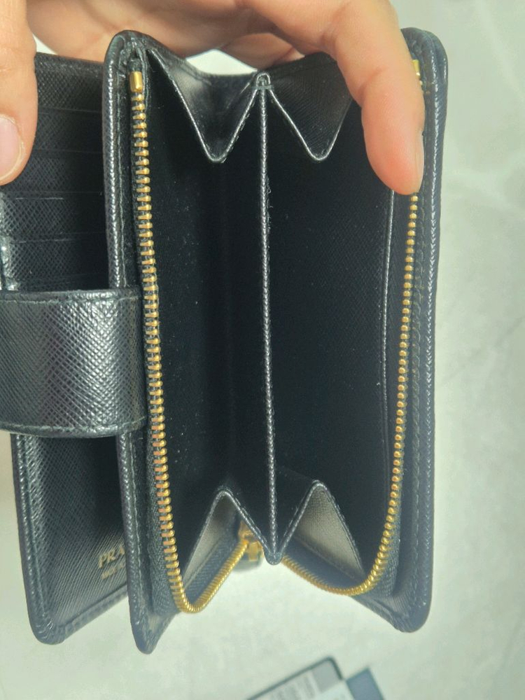 프라다 반지갑 이미지