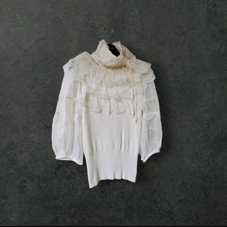 여리핏 | 아이보리 레이스 시스루 니트 블라우스 | 하이넥 러플 이미지