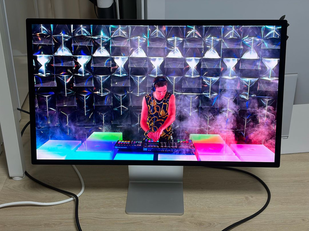 애플 스튜디오 디스플레이 5K 27인치 모니터 이미지