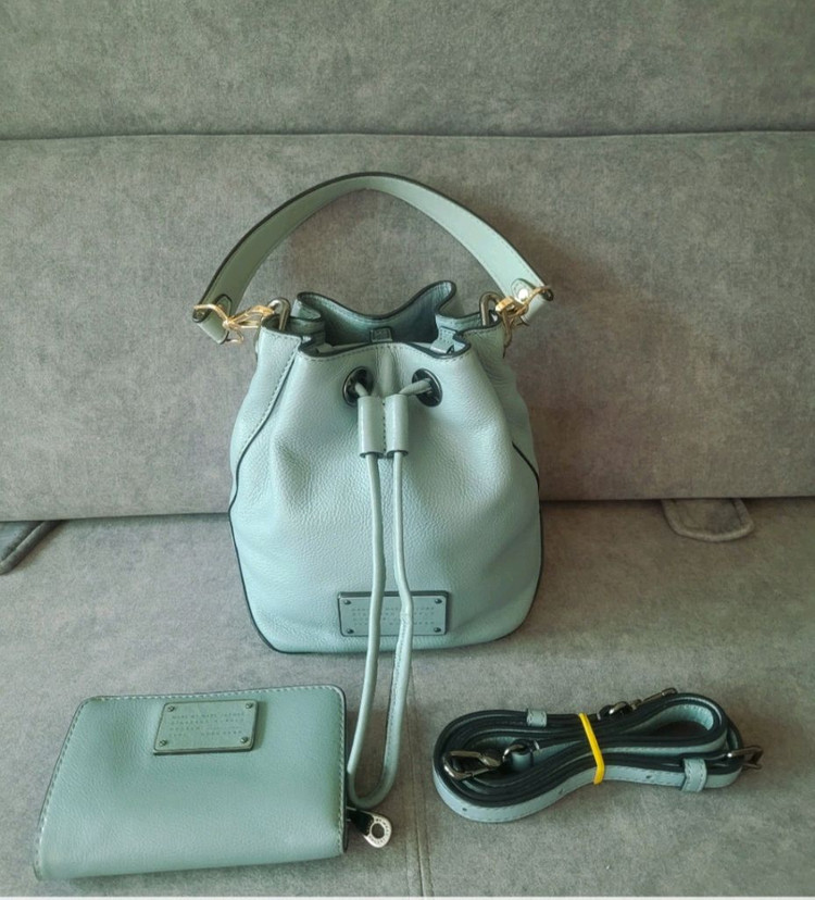 마크바이마크제이콥스 버킷백과 반지갑 이미지