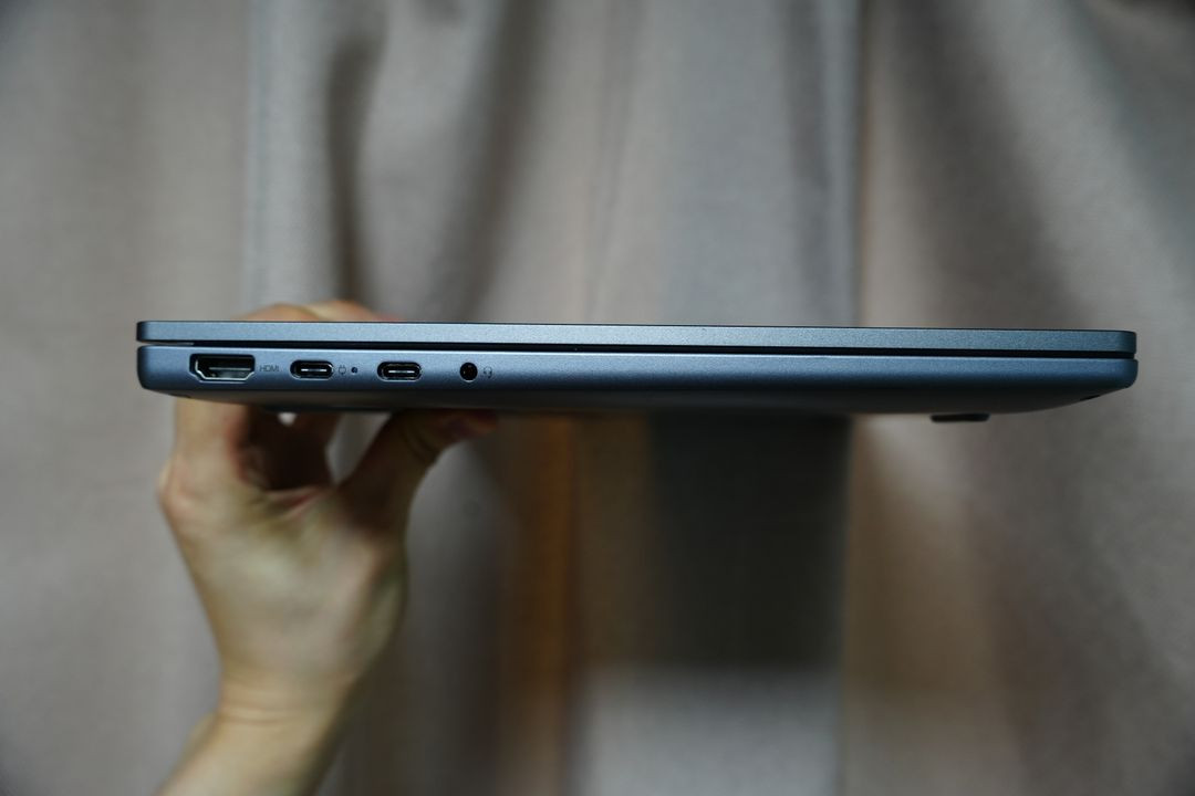 레노버 아이디어패드 5x 14Q8X9 스냅드래곤 OLED 2in1 노트북, 16gb ram, 256gb ssd 이미지