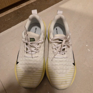 나이키 인피니티런4 255mm 이미지