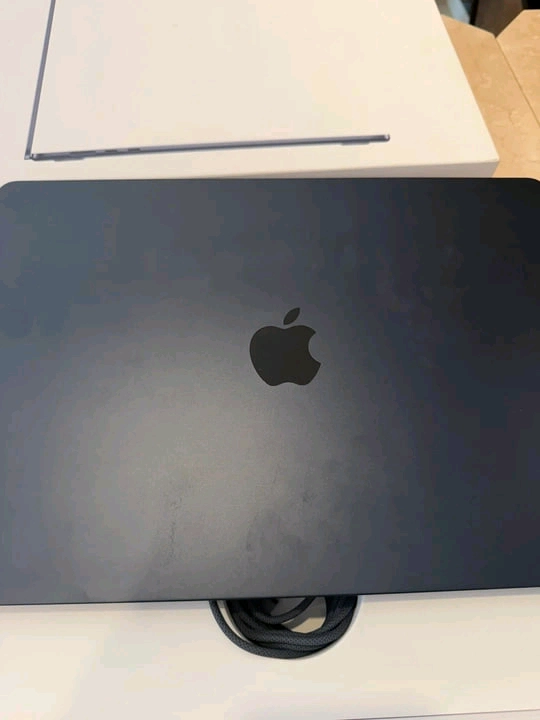 애플 맥북 에어 15 M4 16GB 256GB 스페이스 그레이 - 안심되는 중고거래
