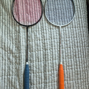 아펙스 725 4u 배드민턴 라켓 2자루 새제품 판매합니다 이미지