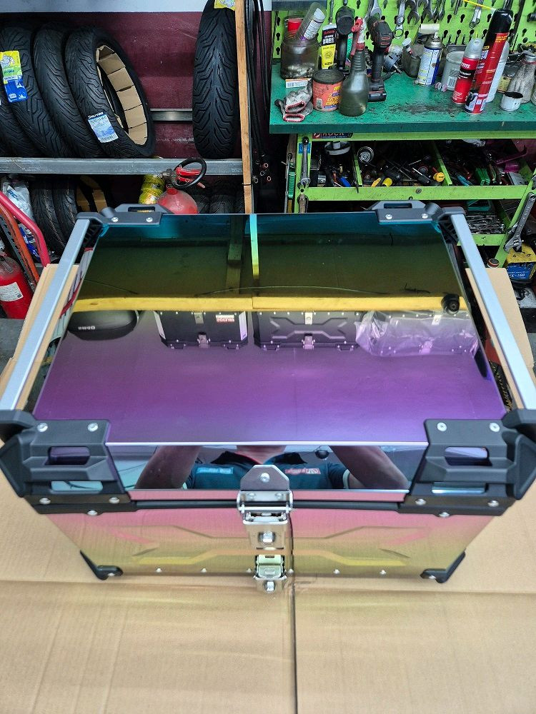 레인보우 알루미늄탑박스 85리터 신품 판매합니다 이미지