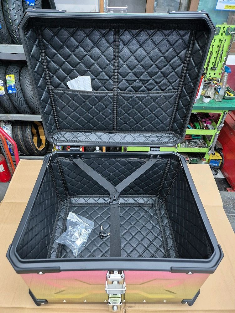 레인보우 알루미늄탑박스 85리터 신품 판매합니다 이미지