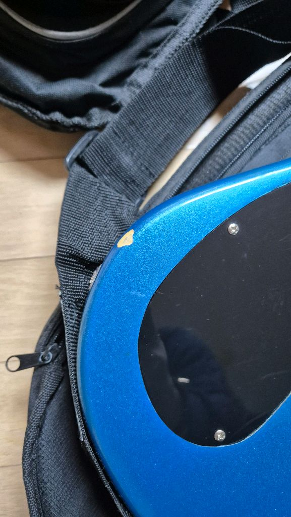 입문용 데임 베이스 기타 & 콜트 일렉 기타 이미지