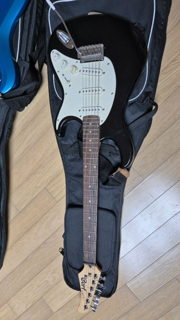 입문용 데임 베이스 기타 & 콜트 일렉 기타 이미지